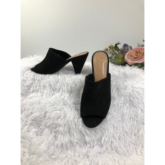 Cest. 1946 Women’s Black Suede Mule Sandals Cone Heel 3” Size 7 Peep Toe Slip on - Picture 2 of 6
